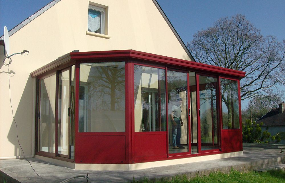 Véranda traditionnelle rouge