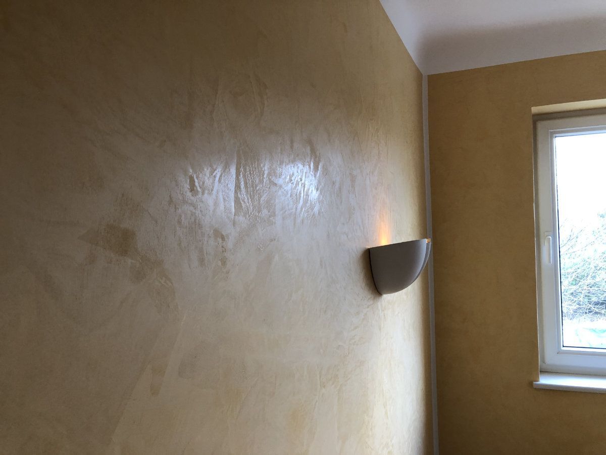 Kreative Wandgestaltung Malermeister Falkensee - weinrote Struktur