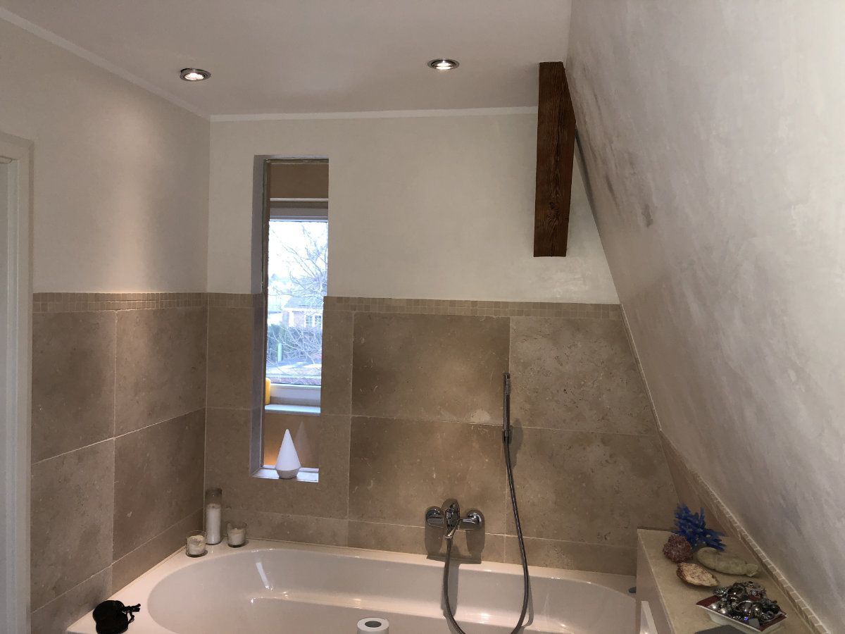 Kreative Wandgestaltung Malermeister Falkensee - weinrote Struktur