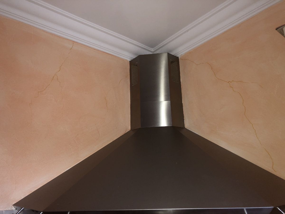 Kreative Wandgestaltung Malermeister Falkensee - weinrote Struktur