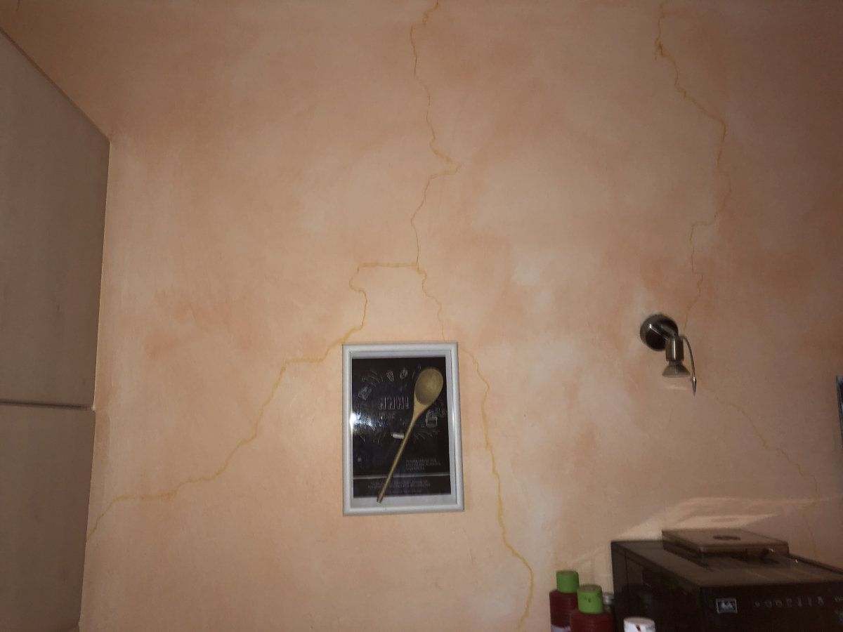 Kreative Wandgestaltung Malermeister Falkensee - weinrote Struktur