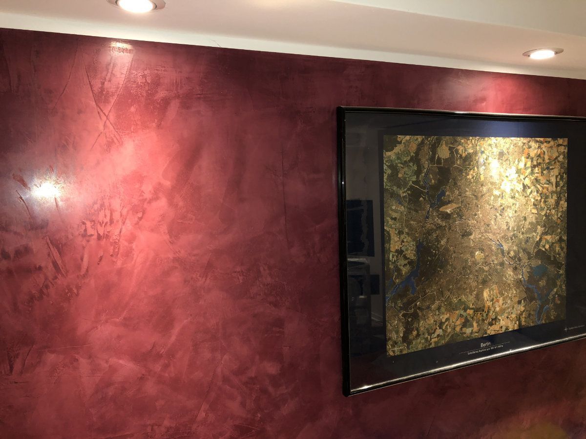 Kreative Wandgestaltung Malermeister Falkensee - weinrote Struktur