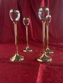 Ajoutez une touche d'élégance à vos événements avec ce centre de table bougie à 7,00 € pour un lot de 3 pièces. Parfait pour créer une ambiance chaleureuse et raffinée lors de mariages, réceptions et dîners sophistiqués.