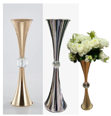 Le set de supports croisés est idéal pour sublimer vos arrangements floraux lors de grandes occasions. Sa structure élégante et design doré s’adapte parfaitement aux mariages, anniversaires ou galas. Disponible à la location pour 40,00 €. (Fleurs non incluses).