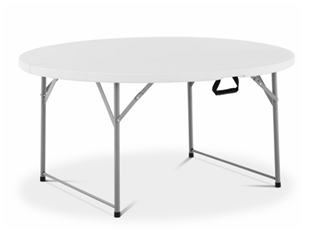 Grande table ronde en bois pour 8 personnes, idéale pour des événements, avec une hauteur de 76 cm et une longueur de 180 cm. Location à 5,00 €.