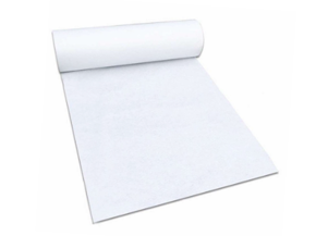 Tapis blanc pour un effet chic et élégant lors de vos mariages, réceptions ou lancements. Disponible à la location au prix de 100,00 €.