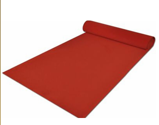 Ajoutez une touche de prestige à vos événements avec notre tapis rouge, idéal pour les entrées VIP ou allées de cérémonie. Location au prix de 75,00 €.