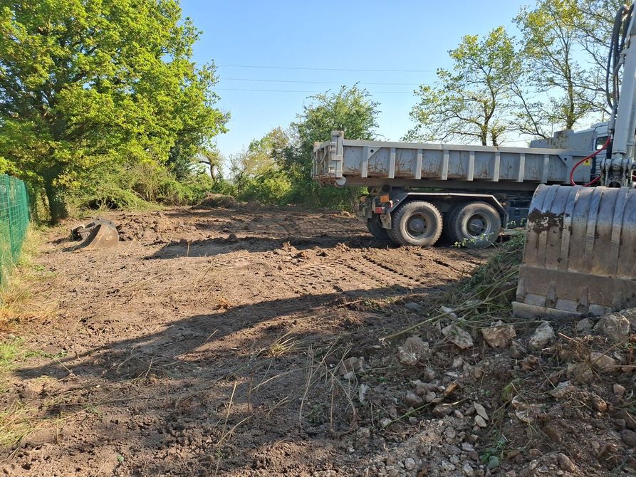 Travaux de terrassement et d'empierrement 