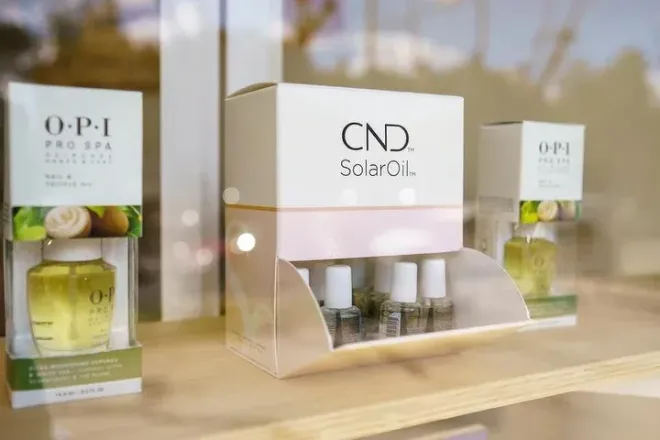 En DELUXE NAILS COSMECTICS certificamos productos  de OPI CND para nuestros servicios de manicura pedicura spa nos permite una experiencia de lujo consiente.