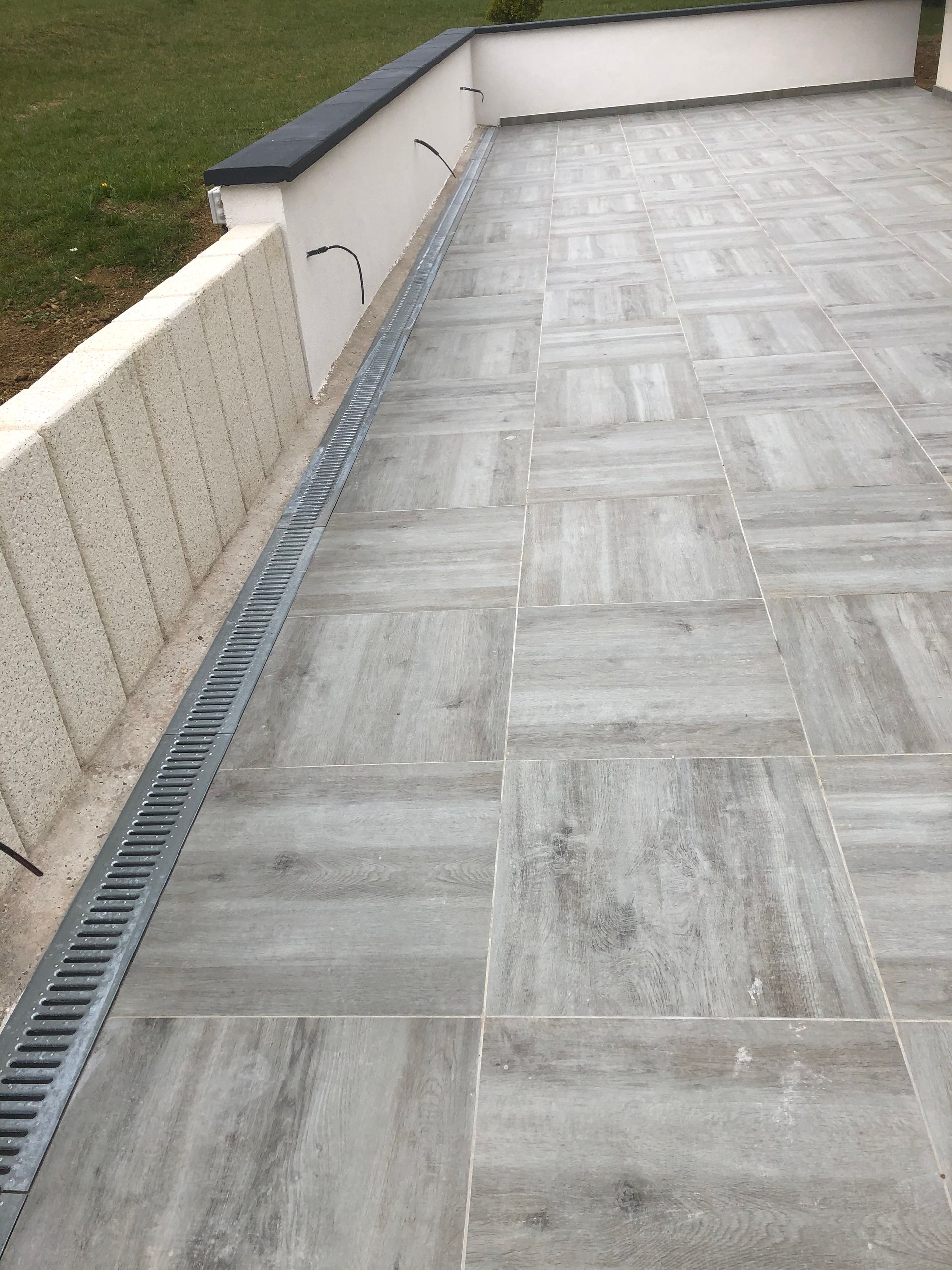 Pose de carrelage imitation bois