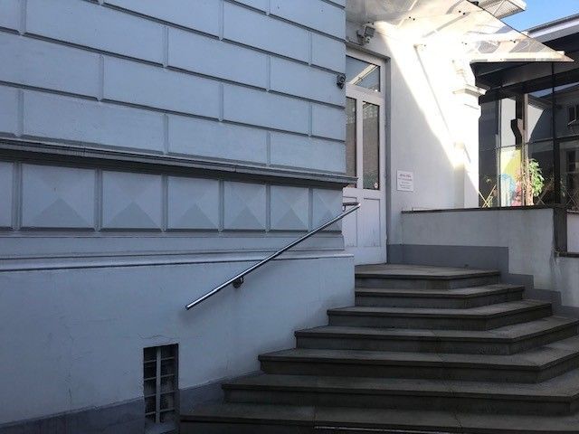 Eingang Ende der rechten Einfahrt der Baumschen Villa