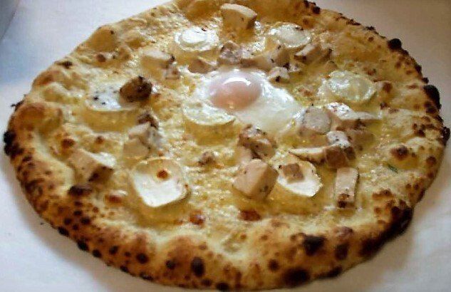 Pizza base sauce blanche fromage