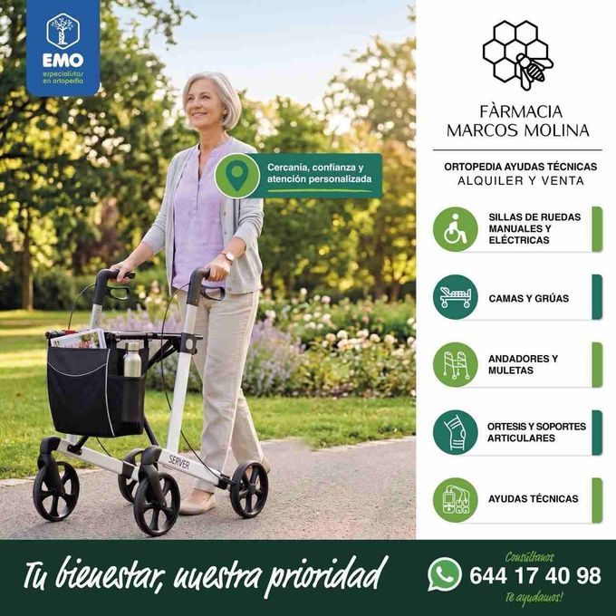 Mujer usando un andador en un parque soleado junto a un anuncio de una farmacia con servicios de salud y número de teléfono.