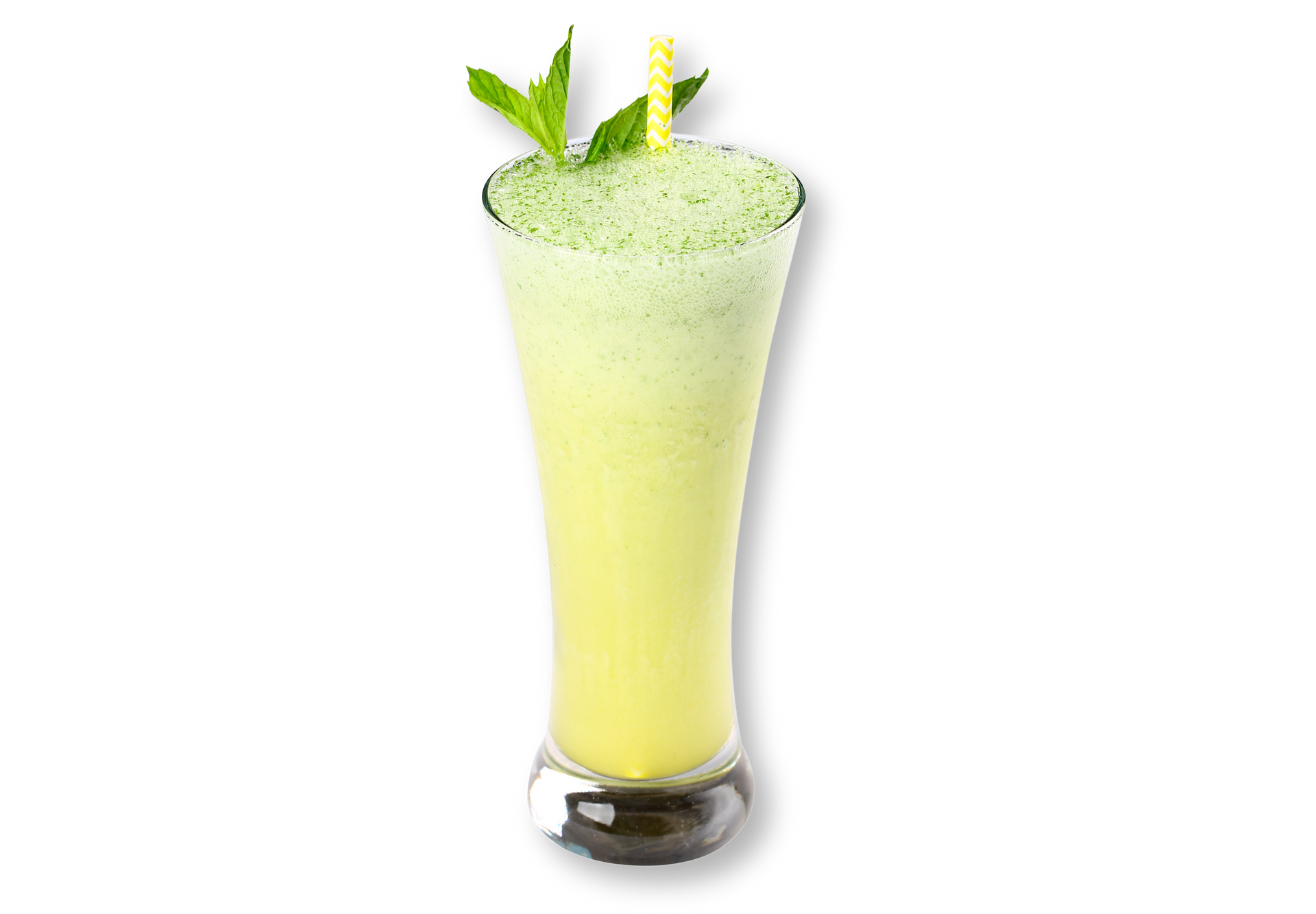 Un vaso de limonada con una pajita y hojas de menta encima.