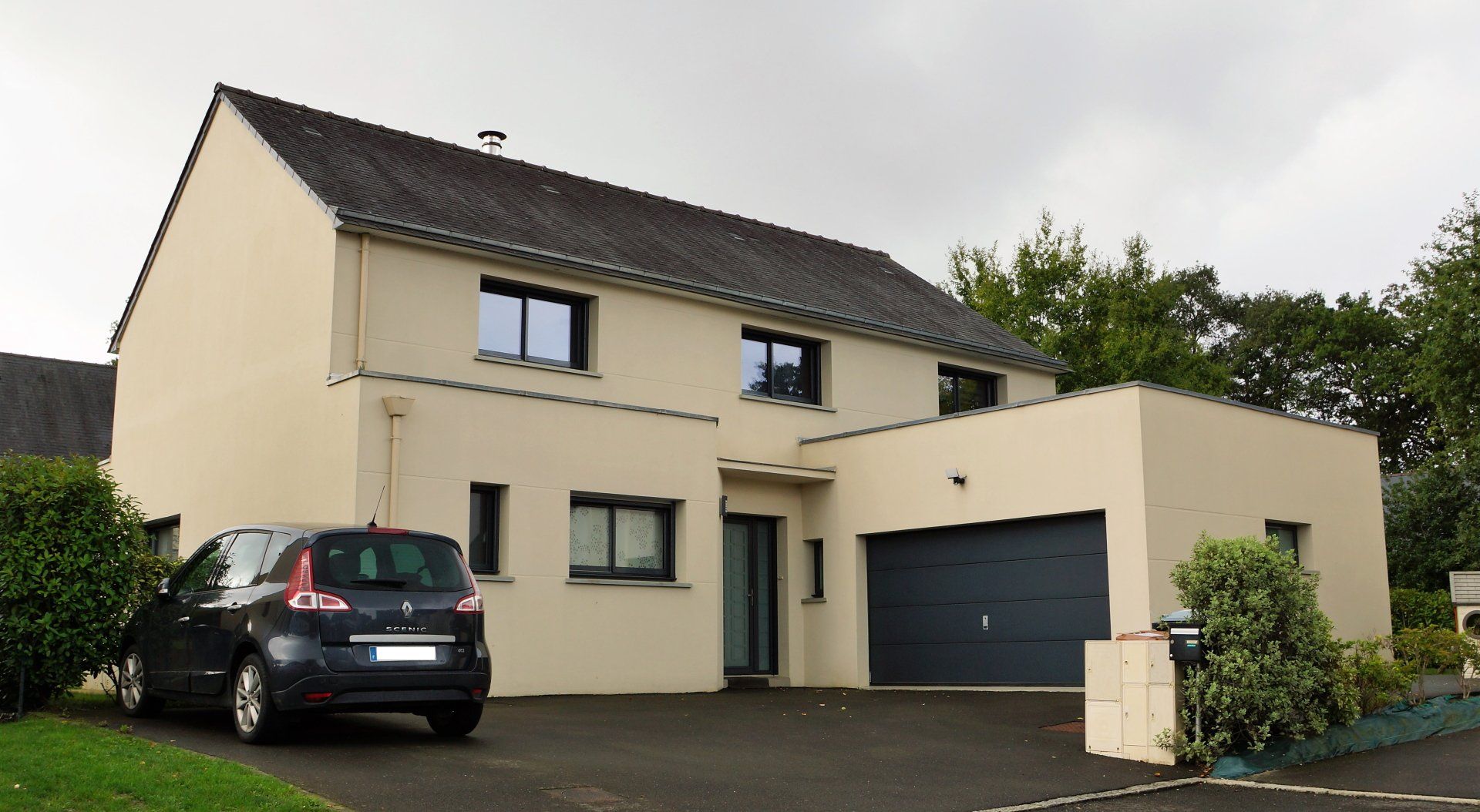 Pavillon avec couverture en ardoise