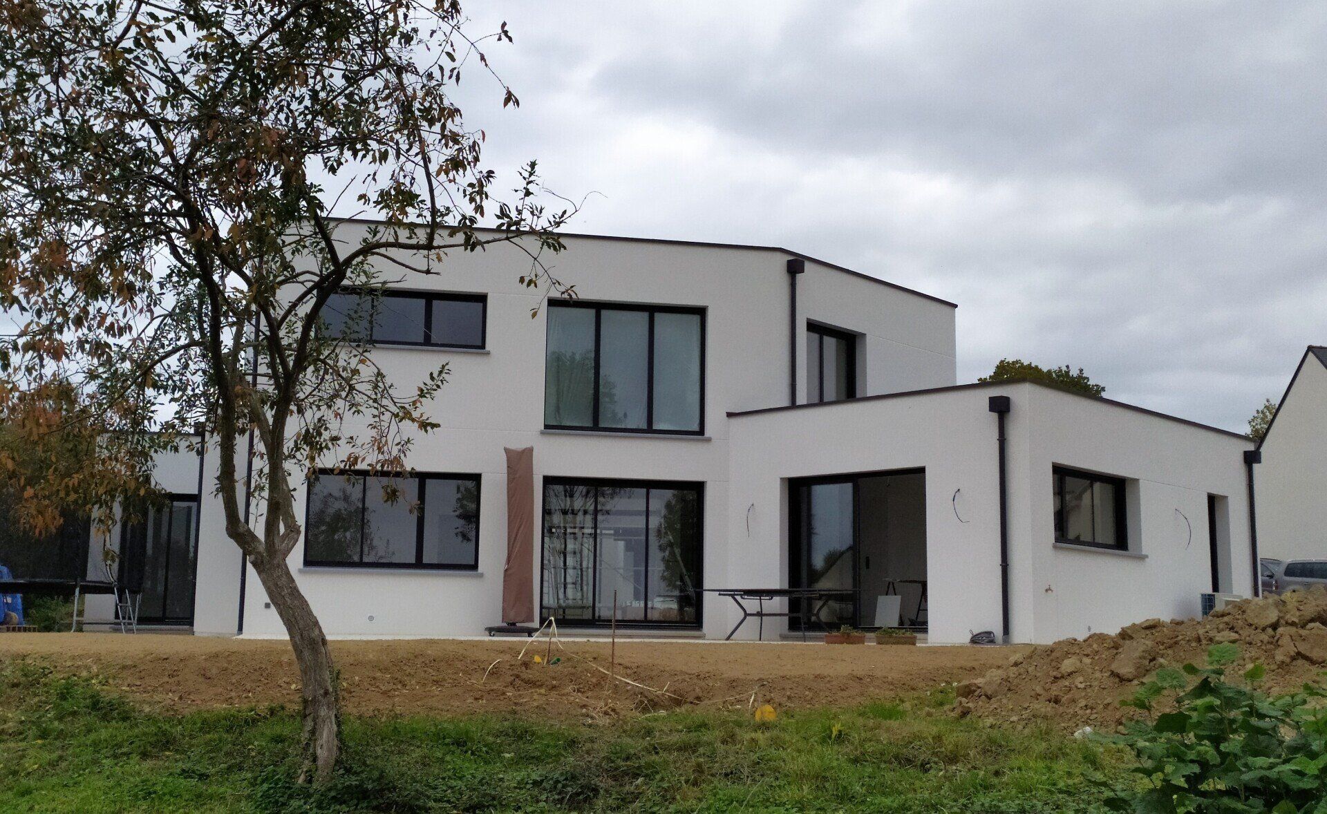 Maison à étage en toit terrasse intégrale