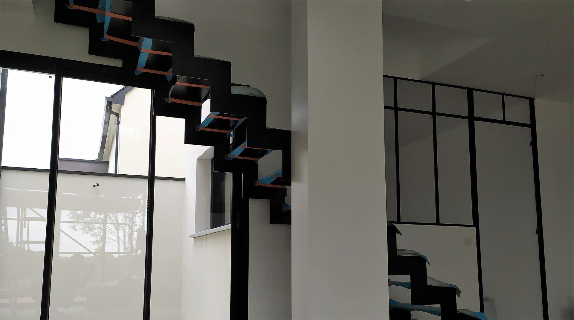 Escaliers métalliques et verrières