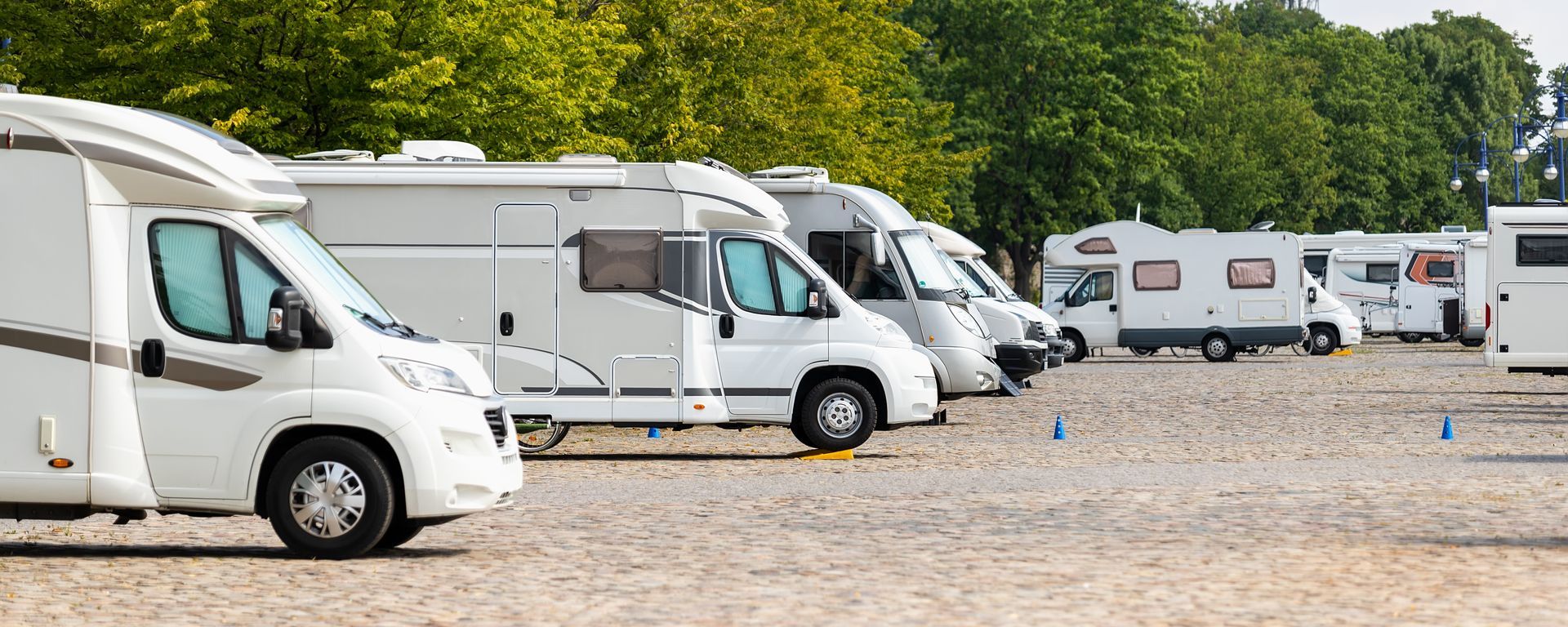 Plusieurs camping-cars