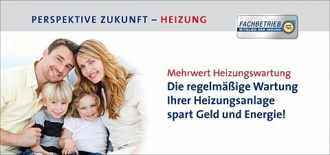 Eine Familie posiert für ein Foto mit den Worten „Perspektive Zukunft Heizung“