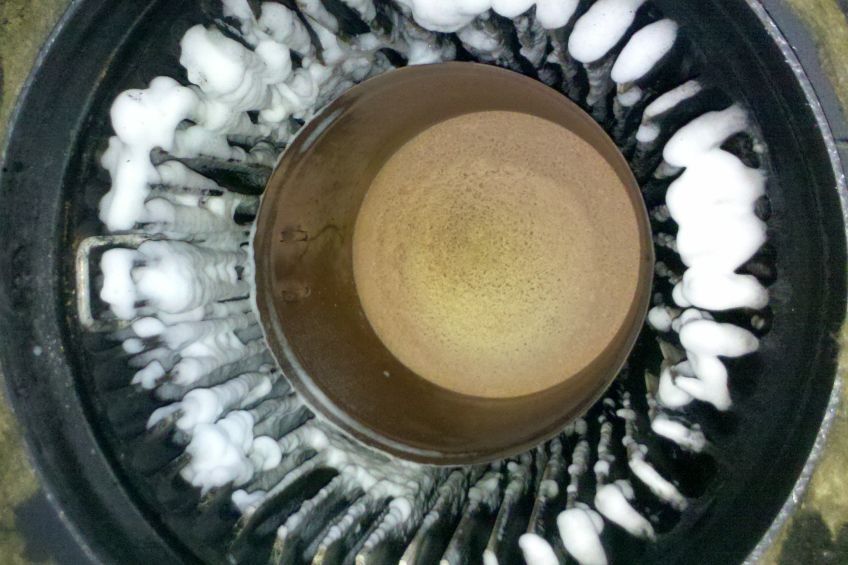 Eine Nahaufnahme eines runden Objekts mit Schaum darauf