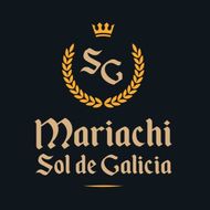 Logotipo dorado de “Mariachi Sol de Galicia” sobre fondo oscuro con emblema de corona y laurel