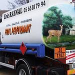 Poids lourd de la société avec coordonnées inscrites dessus