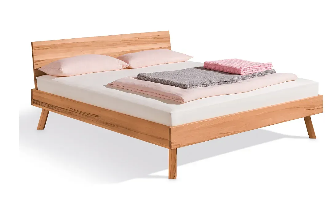 Holzbett mit Kopfteil