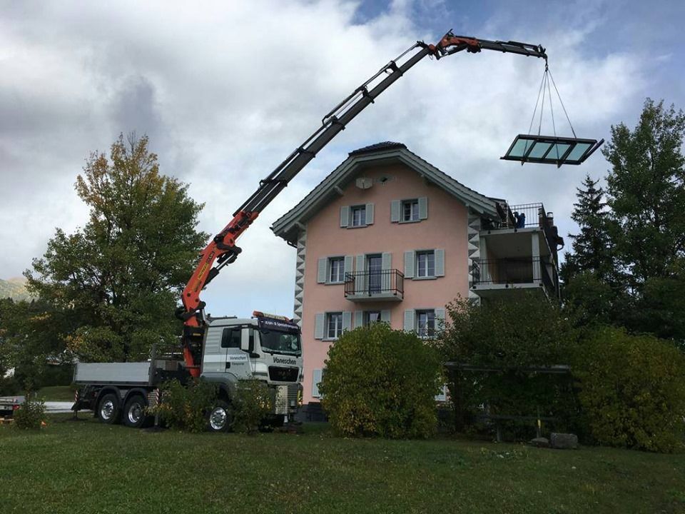 Voneschen Transporte AG Rothenbrunnen - Kranarbeiten