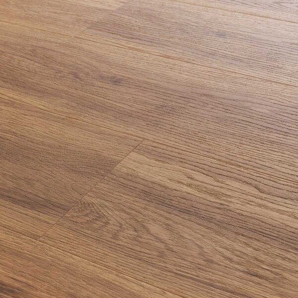 Piso de madera marrón, primer plano que muestra la veta de la madera y variaciones de colores cálidos.