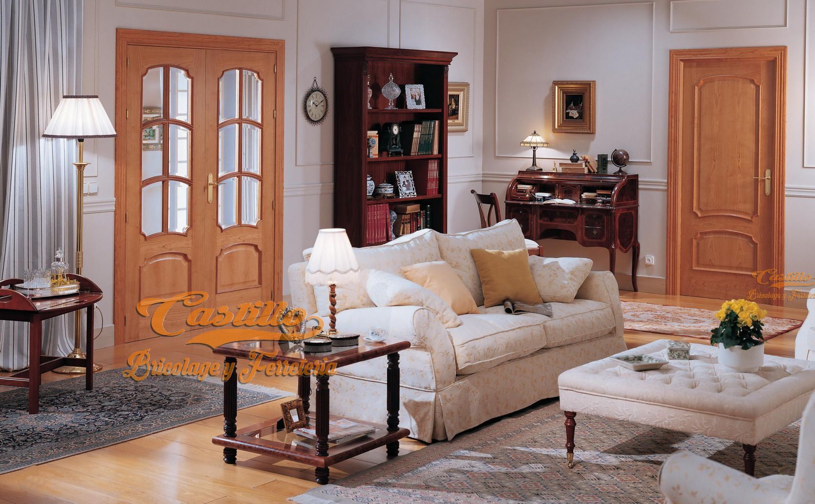 Sala de estar con puertas de madera clara, sofá blanco, muebles de madera oscura e iluminación suave.