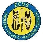 Logotipo del ECVS: círculo azul y amarillo con un perro, un bisturí, un caballo y el texto