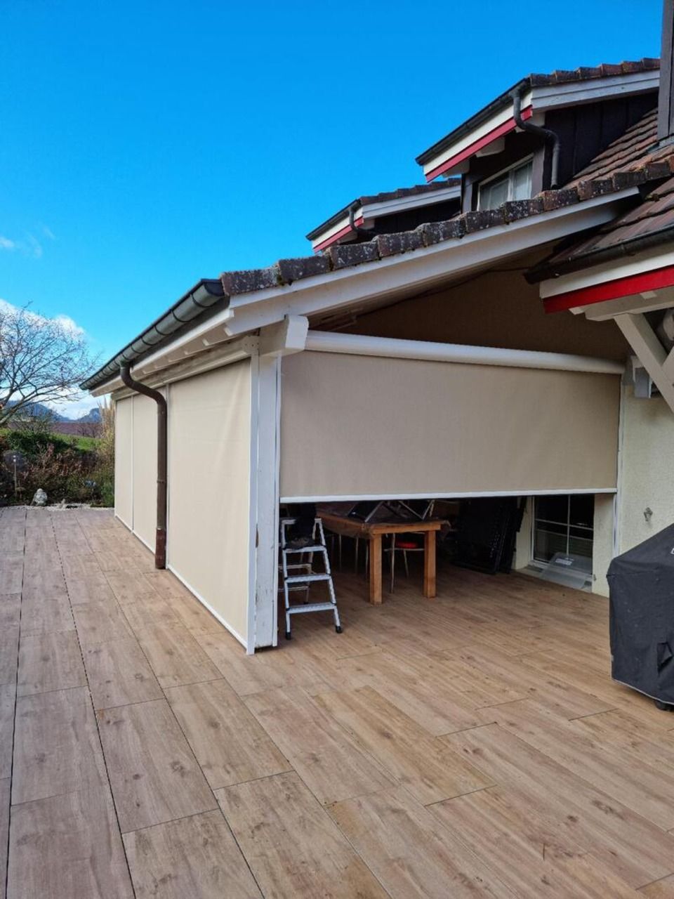 Abdeckung der Roy Hofer Storen GmbH an Garage