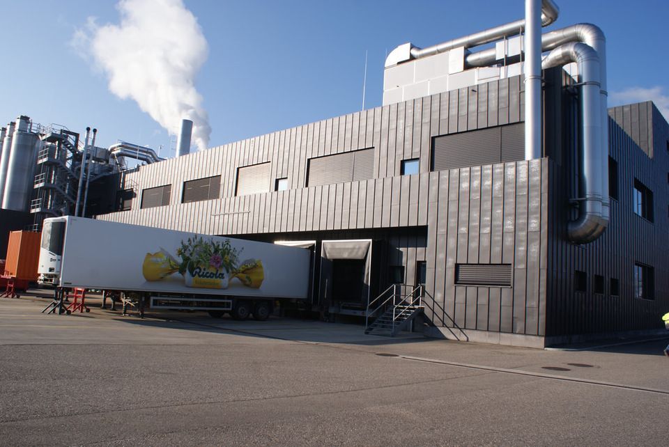 Schule mit Sonnenschutz der Roy Hofer Storen GmbH