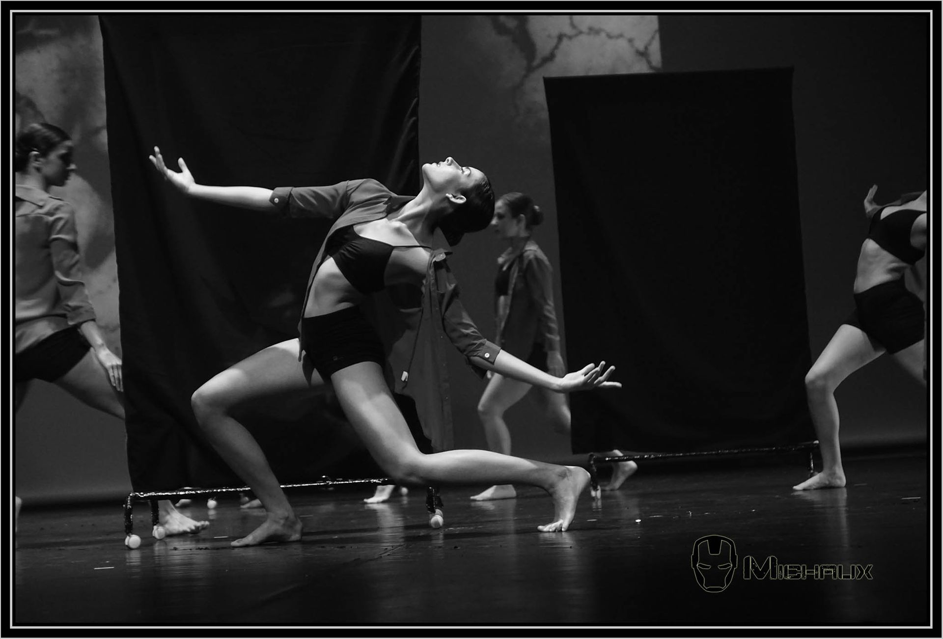 Jeune fille qui danse