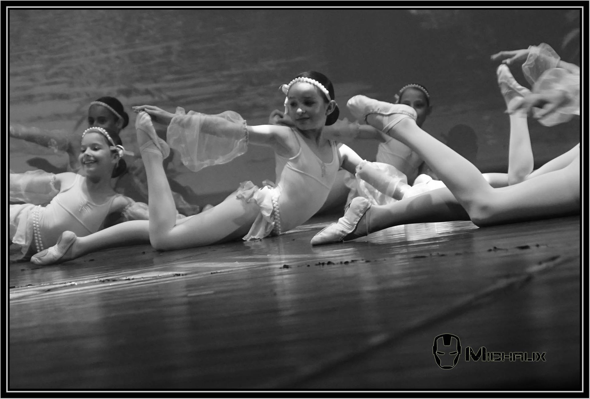 Groupe de petites filles qui dansent