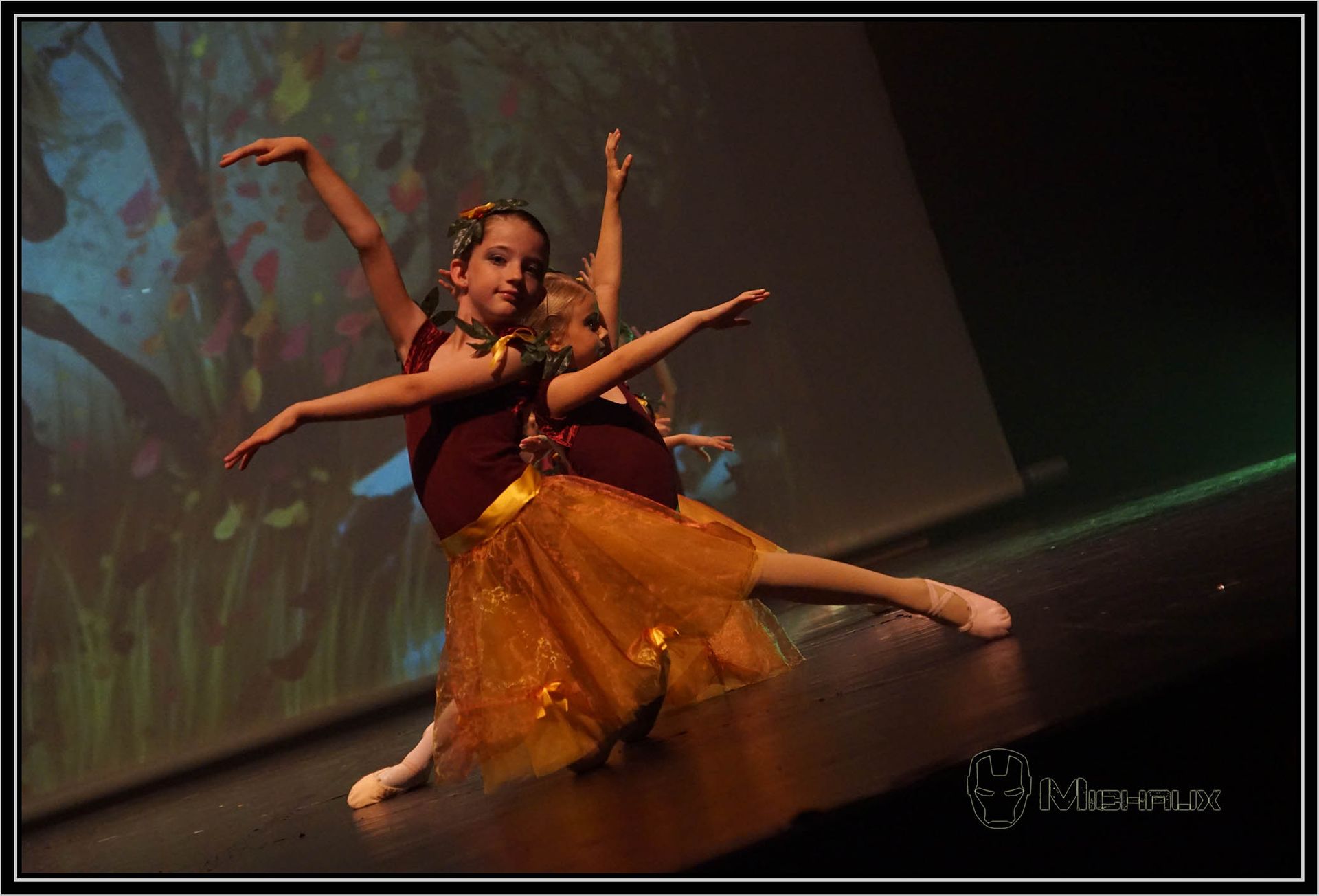 Plusieurs petites filles qui dansent