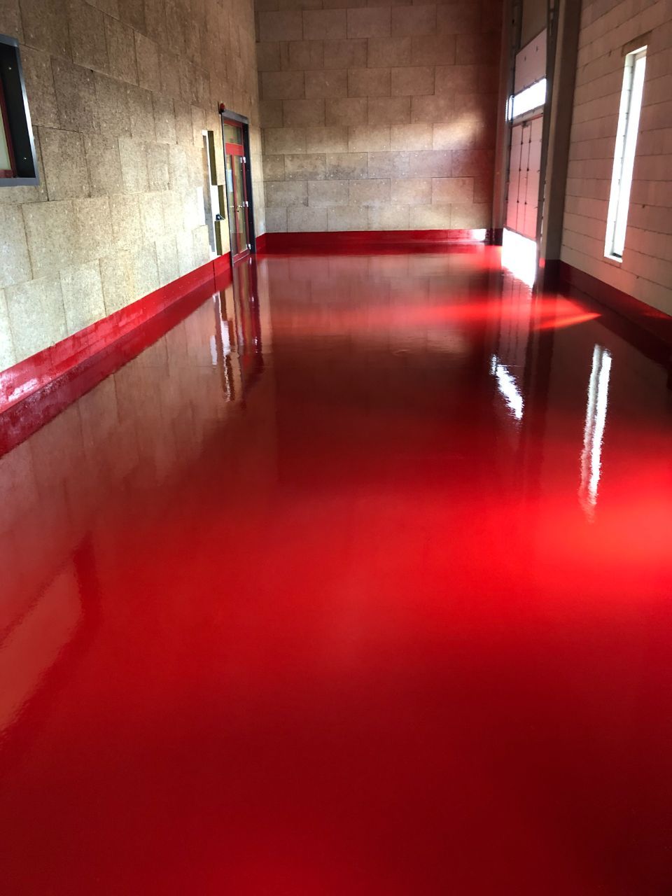 Bodenbeschichtung in Rot, ausgeführt von der Firma Stefanie Fünfstück-Herold