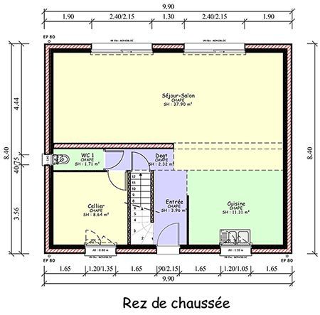 Plan de la maison de plain-pied en L avec une haie fleurie