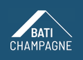 Accueil Logo : Toit blanc sur texte "BATI CHAMPAGNE" sur fond bleu sarcelle.