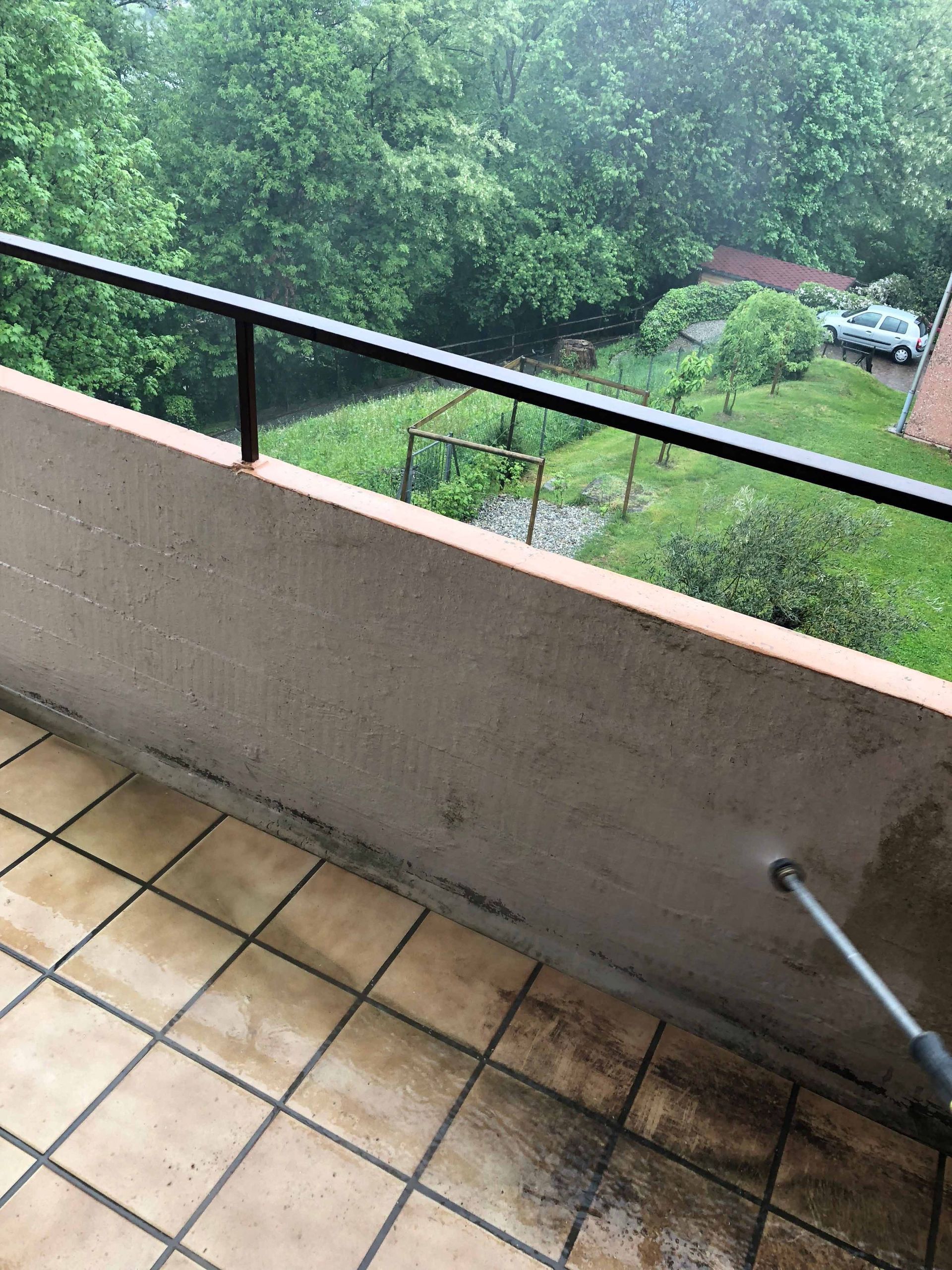 Pulizia balcone - Impresa di pulizie Leone