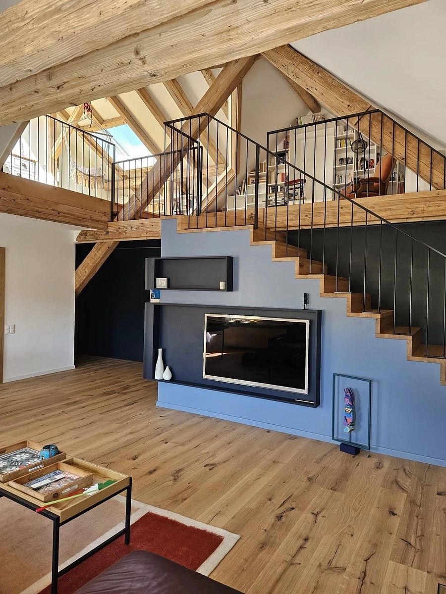 salon avec escalier en bois
