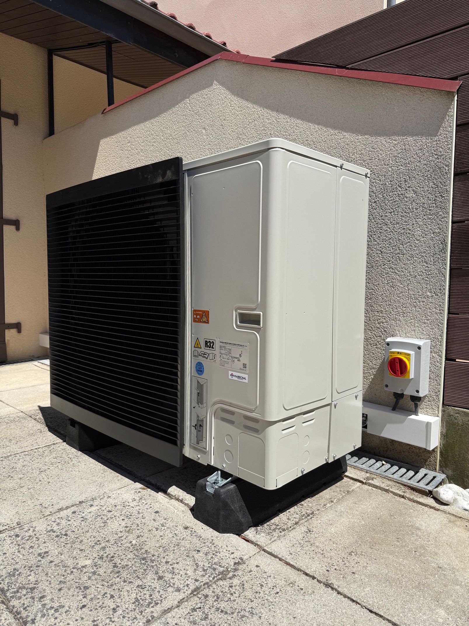 Installation d' une pompe à chaleur air/eau ALTHERMA DAIKIN