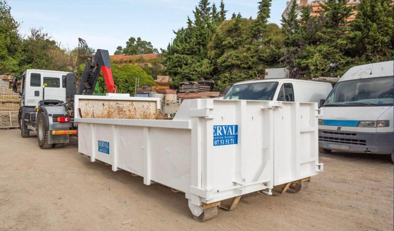 Benne de la société SERVAL
