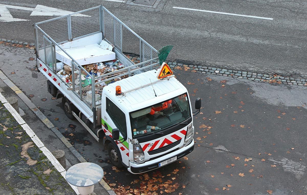 Camionnette comportant une benne 