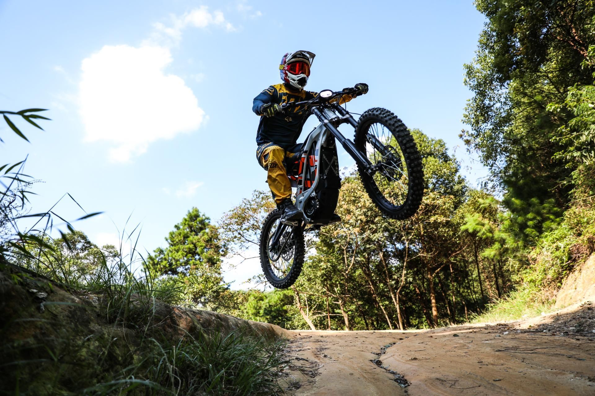 Moto électrique en action