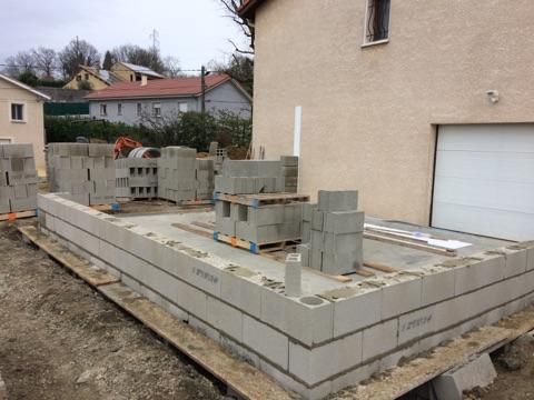 Construction d'une pièce avec des parpaings