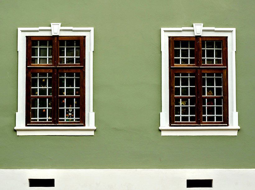Deux fenêtres en bois