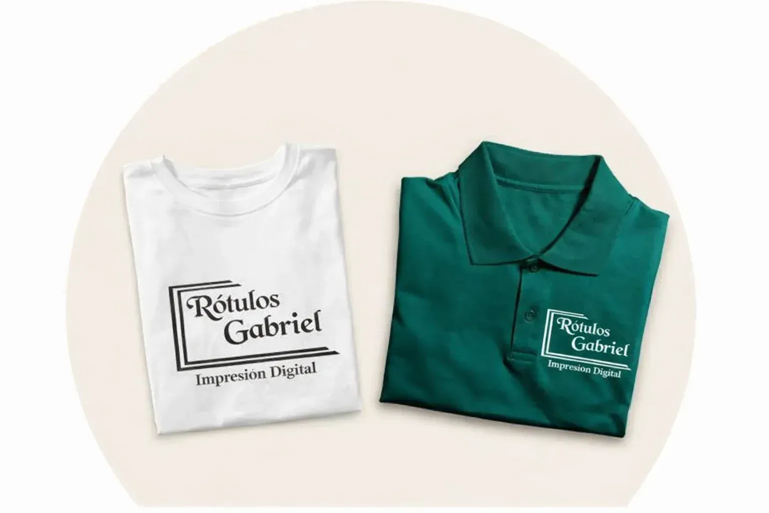 Dos camisetas, cuello redondo blanco y polo verde, con logo “Rotulos Gabriel”.
