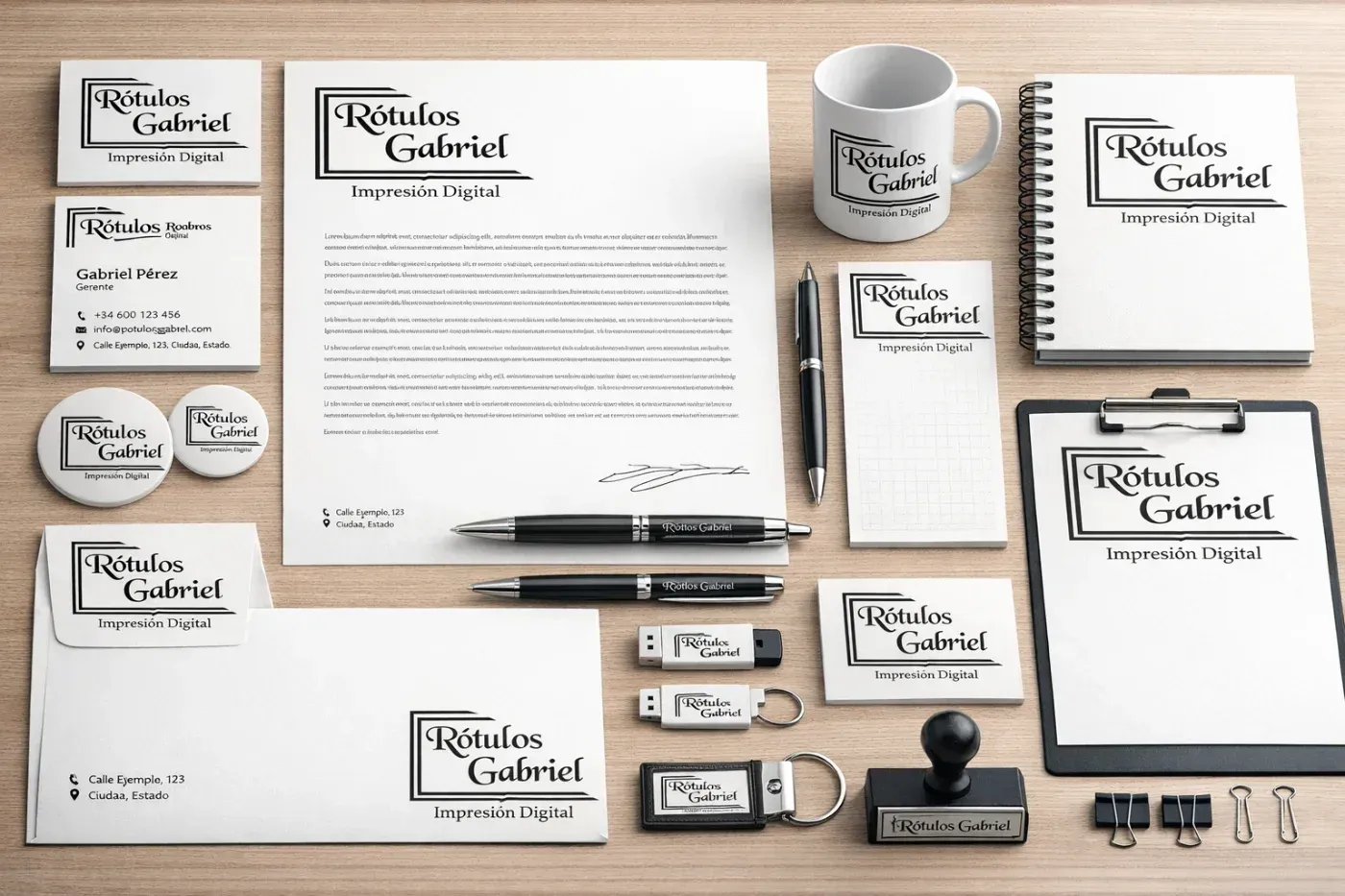 Juego de papelería de marca con logotipo: tarjetas de presentación