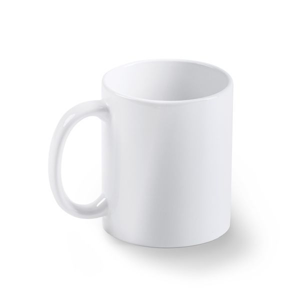 Taza de cerámica blanca con asa que proyecta sombra.